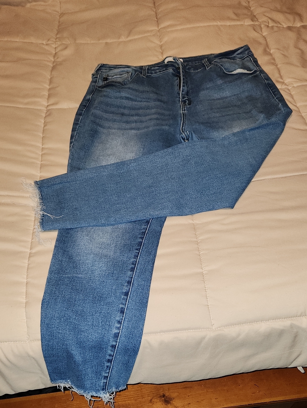 High-Rise Blue Cropped Ankle Jeans with Raw Hem